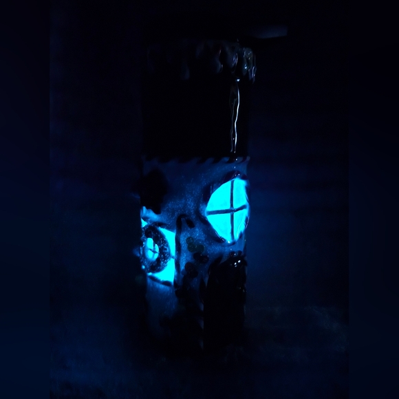 20oz 3d Hand-wash Sculpted Gingerbread Tumbler, glowing windows - Picture 9 of 9